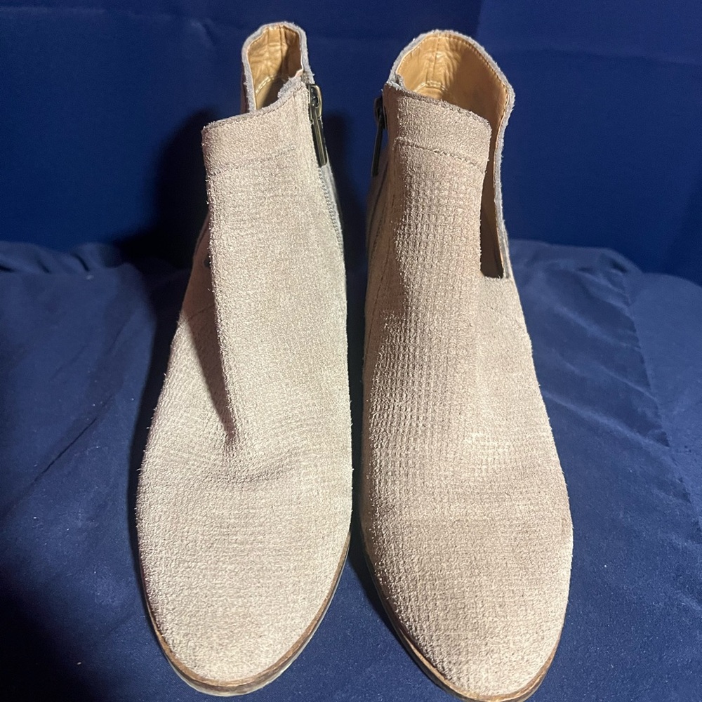 Lucky Brand Textured Beige Ankle Booties